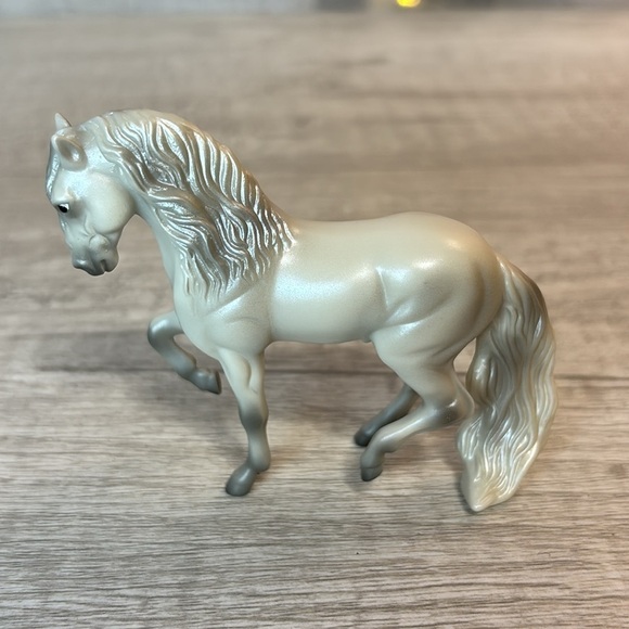 Breyer 2009 Parade of Breeds Stablemates - Picture 8 of 14